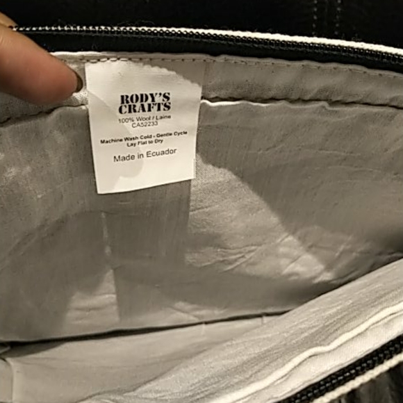 Handmade Wool Skull side bag. - Picture 2 of 3